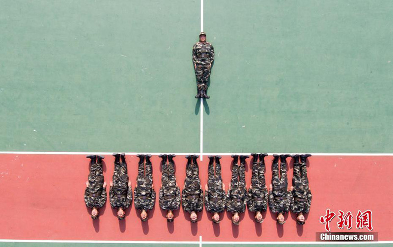 Креативные фото военнослужащих в Китае