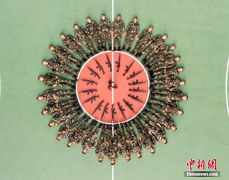 Креативные фото военнослужащих в Китае