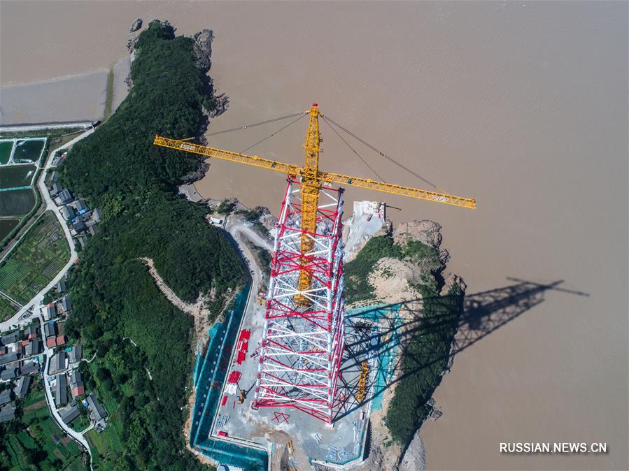 В провинции Чжэцзян строят самые высокие опоры линии электропередачи в мире