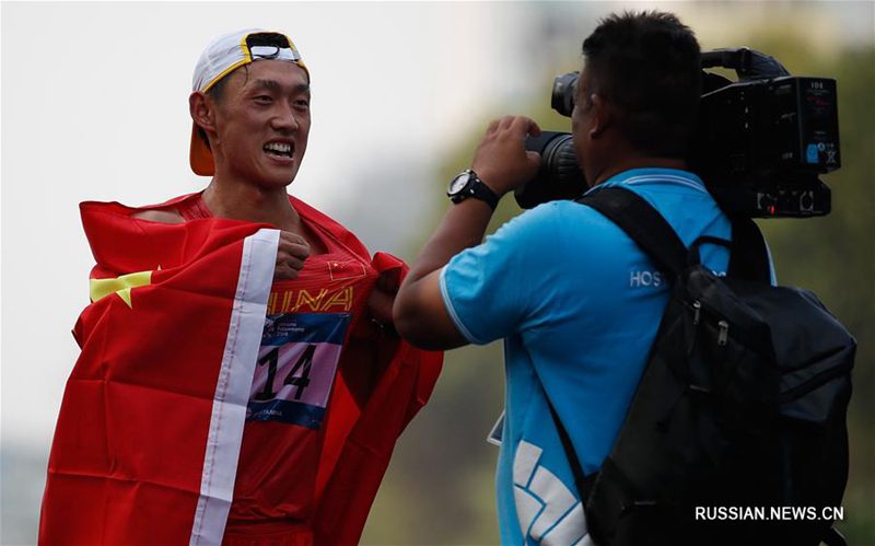 18-е Азиатские игры: китайский спортсмен завоевал золото в спортивной ходьбе на дистанции 20 км