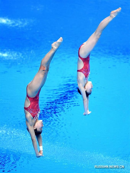 18-е Азиатские игры -- Синхронные прыжки в воду /10 м/ среди женщин: китайские спортсменки Чжан Цзяци и Чжан Миньцзе заняли первое место