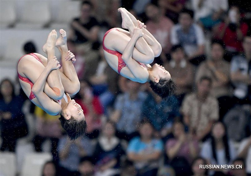 18-е Азиатские игры -- Синхронные прыжки в воду /10 м/ среди женщин: китайские спортсменки Чжан Цзяци и Чжан Миньцзе заняли первое место