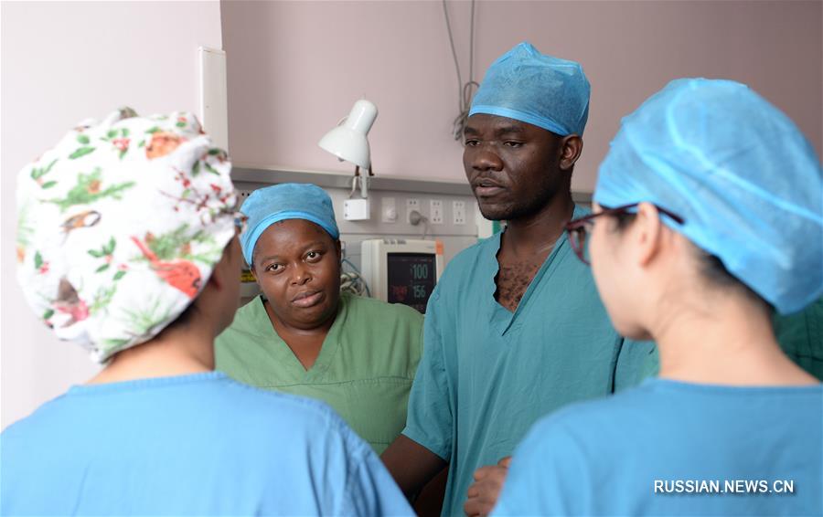 5 врачей из Малави проходят стажировку в 1-й больнице при Сианьском транспортном университете
