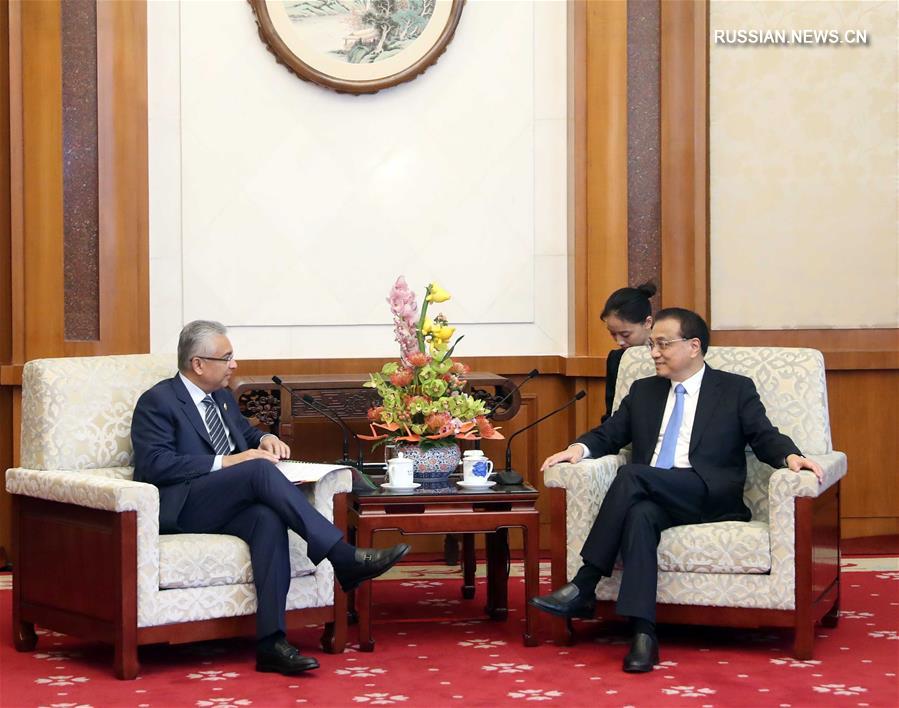 Ли Кэцян встретился с премьер-министром Маврикия Правиндом Джагнотом