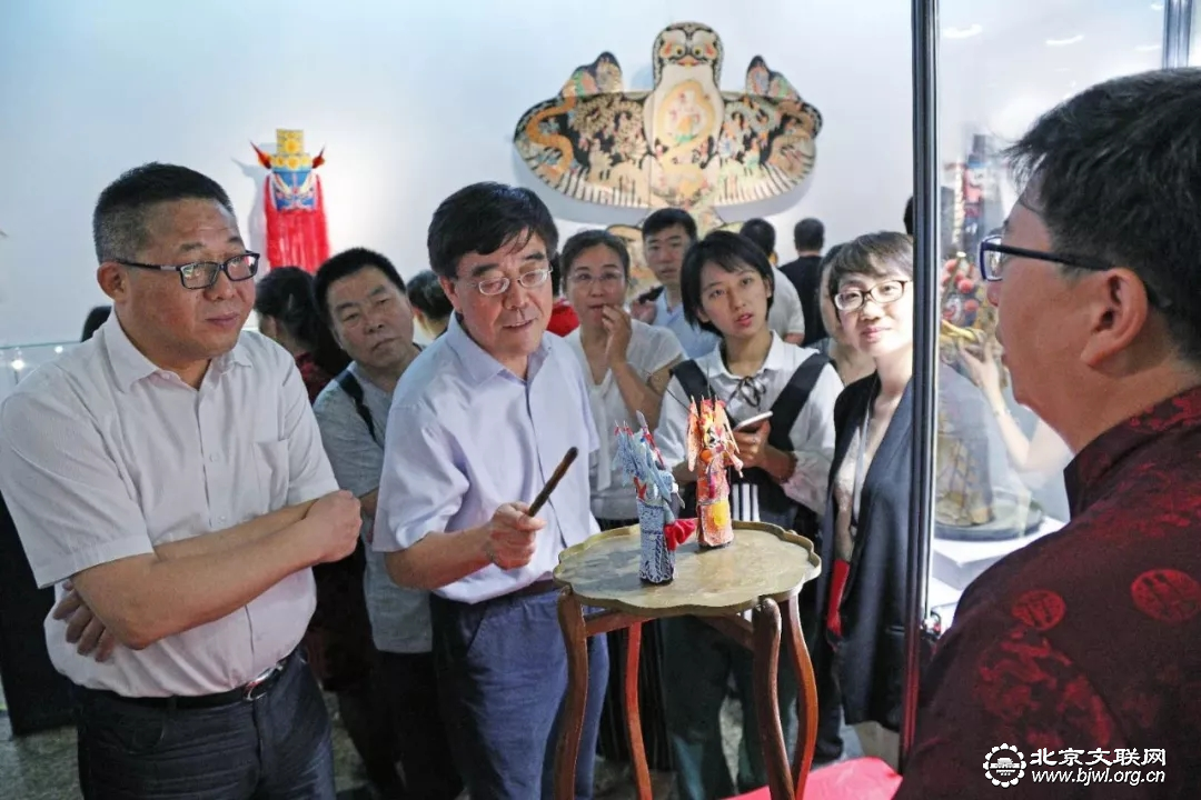 В Пекине открылась выставка «Народно-художественные промыслы Пекина»