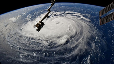 На США надвигается один из сильнейших ураганов за десятилетия, заявил Трамп