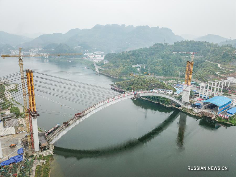 В провинции Гуйчжоу сомкнули мост Шато