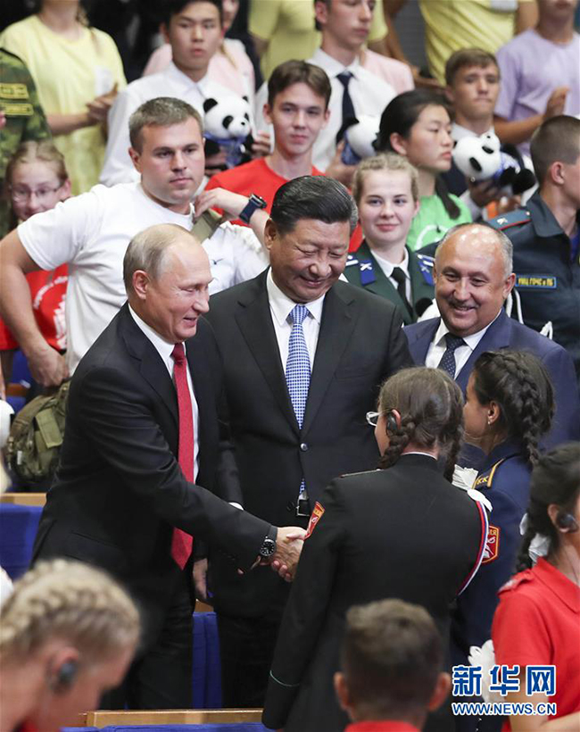 Си Цзиньпин и В. Путин посетили Всероссийский детский центр "Океан"