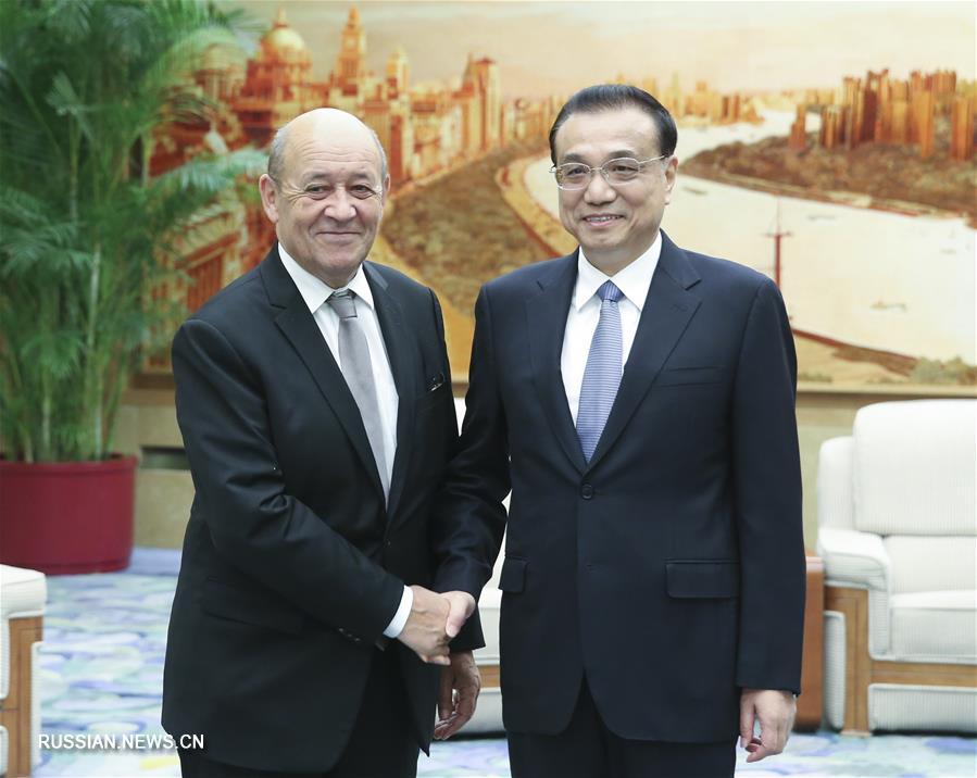 Ли Кэцян встретился с министром иностранных дел Франции