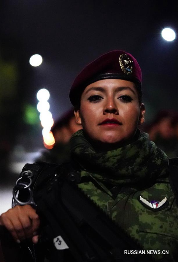 Военный парад в Мексике в честь День независимости страны