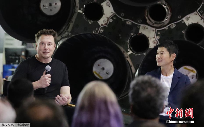 Японский миллиардер станет первым туристом SpaceX, отправившимся к Луне