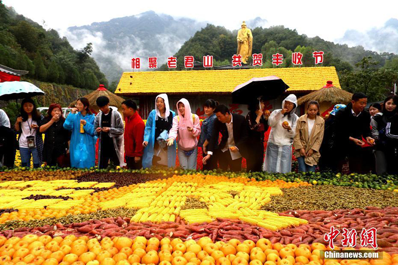 В провинции Хэнань приготовлено "блюдо" из 6 тонн сельскохозяйственных культур