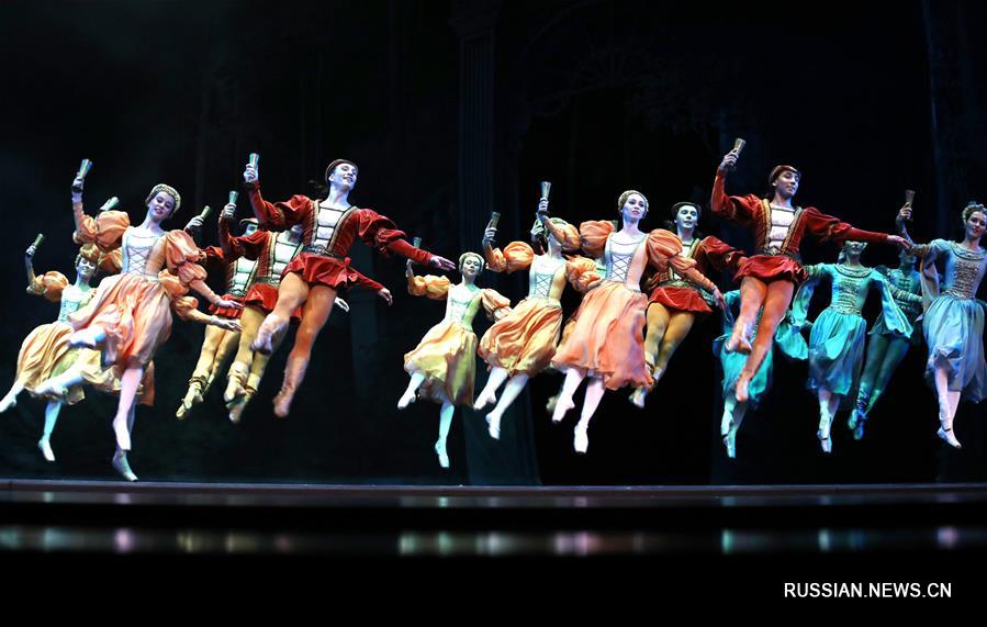 Балет "Лебединое озеро" представлен на театральном фестивале в китайской провинции Цзянси