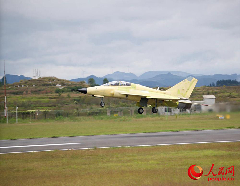 В Гуйчжоу успешно прошел первый полет китайского военного самолета FTC-2000G
