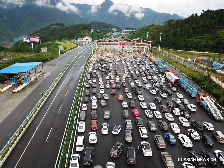 По всему Китаю отмечен пик пассажироперевозок в первый день недельных каникул по случаю Национального праздника