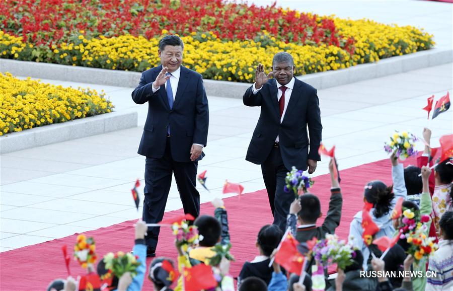Си Цзиньпин провел переговоры с президентом Анголы