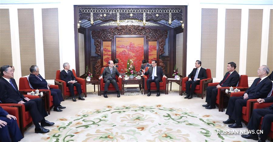 Ли Кэцян встретился с японскими участниками 4-го раунда диалога предпринимателей и бывших высокопоставленных лиц Китая и Японии