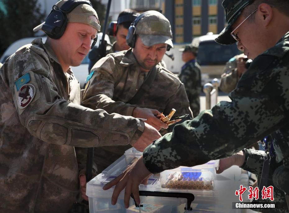 Международные соревнования в стрельбе для снайперов «Фэнжэнь - 2018» открылись в Пекине 