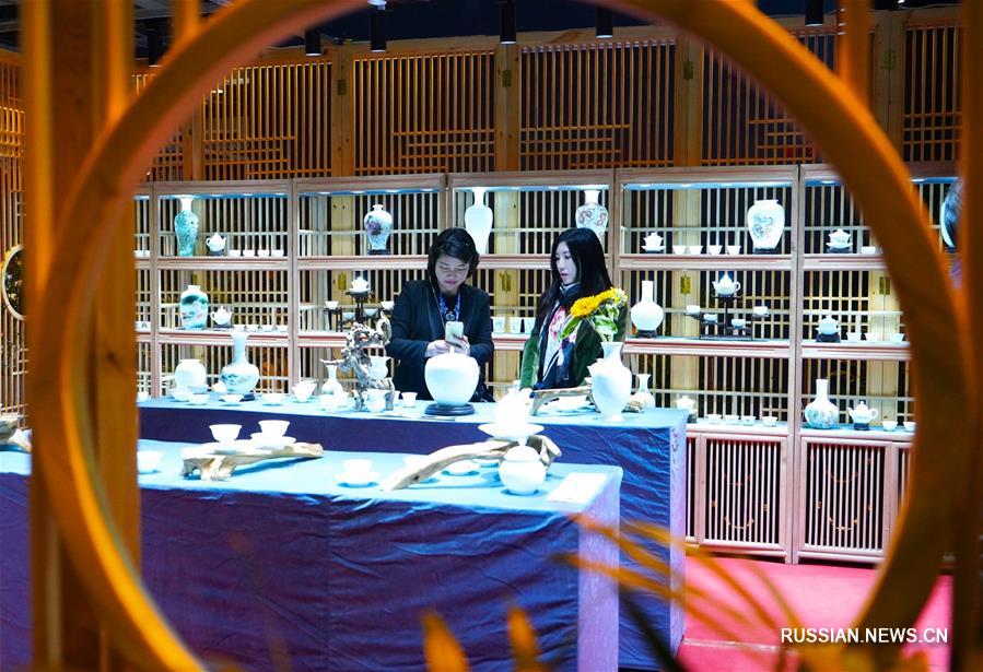 В городе Цзиндэчжэнь открылась Международная ярмарка керамики и фарфора