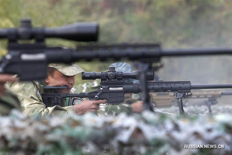 На соревнованиях по снайперской стрельбе "Острый клинок-2018" в окрестностях Пекина