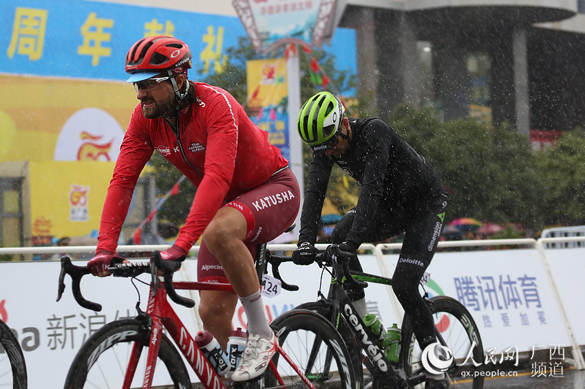 Велогонка «Тур по Гуанси» завершилась под дождем 