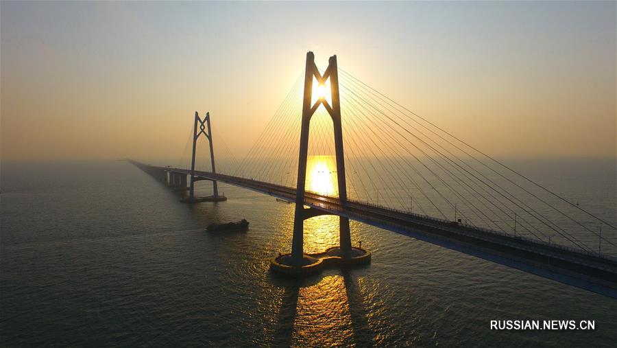 Самый длинный в мире морской мост открылся для общественного транспорта