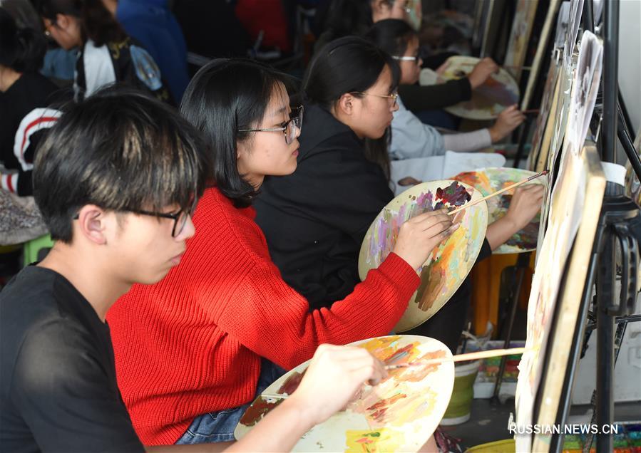 Пробный экзамен для абитуриентов по художественным специальностям в провинции Цзянсу