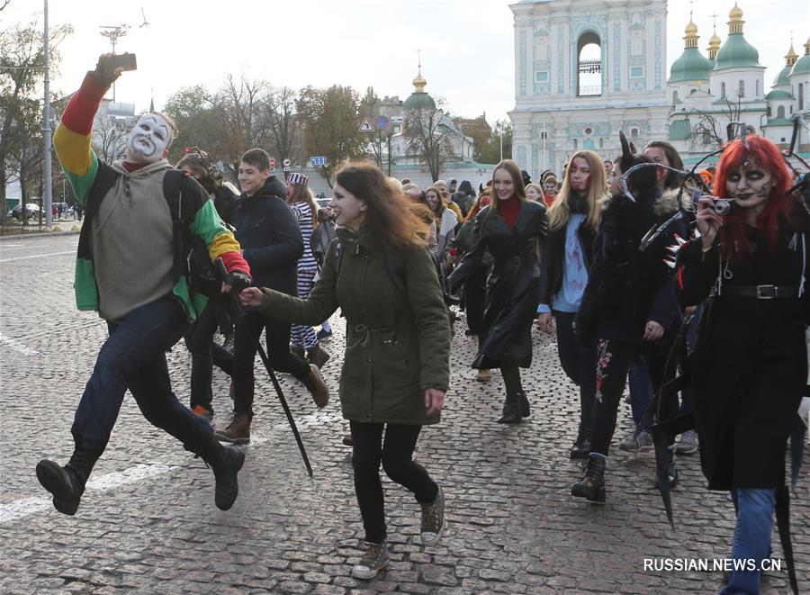 В Киеве прошел парад "зомби"