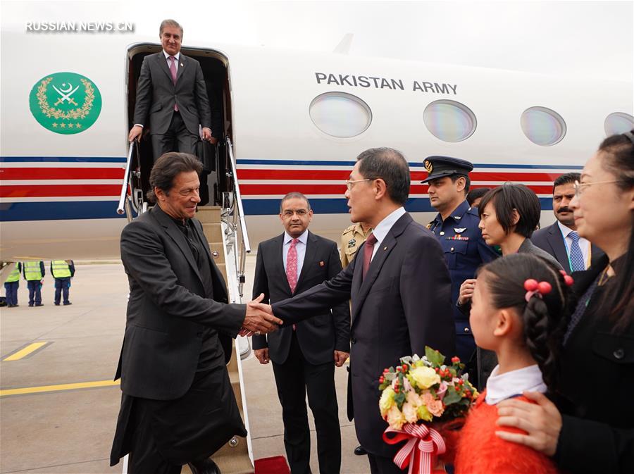 Премьер-министр Пакистана прибыл в Шанхай