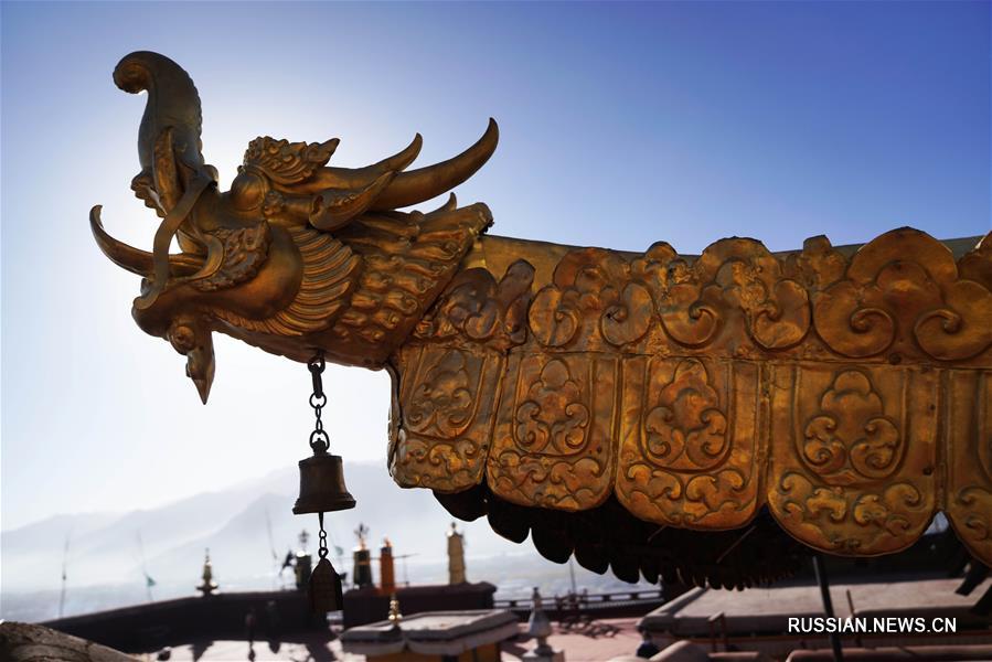 В Тибете завершился и прошел приемку проект по реконструкции позолоченных крыш дворца Потала