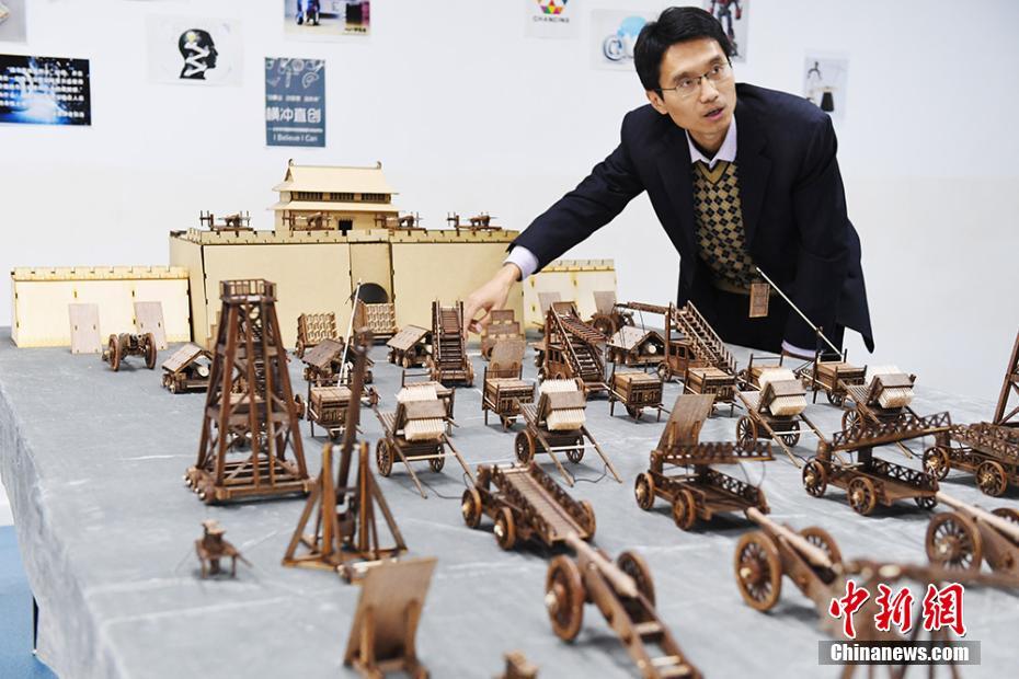 Учитель из города Ланьчжоу воссоздал древние виды оружия Китая
