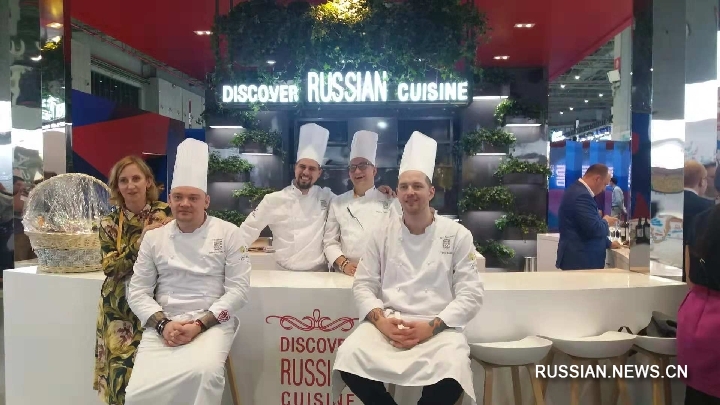 Продукты "Сделано в России" привлекают всеобщее внимание на первом Китайском международном импортном ЭКСПО
