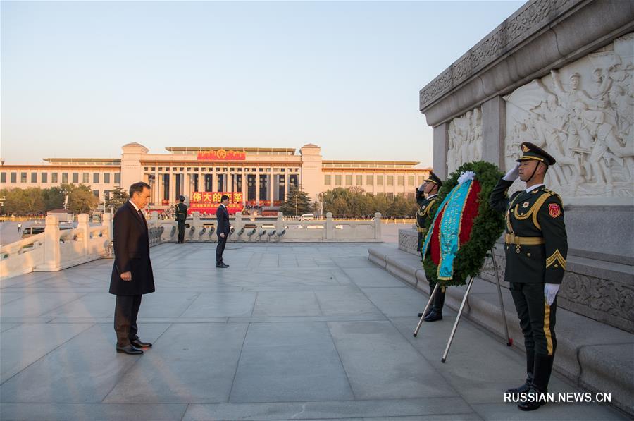 Премьер-министр Казахстана Б. Сагинтаев возложил венок к Памятнику павшим народным героям в Пекине