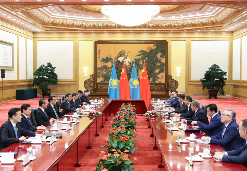 Ли Кэцян и Бакытжан Сагинтаев провели 4-ю регулярную встречу глав правительств Китая и Казахстана