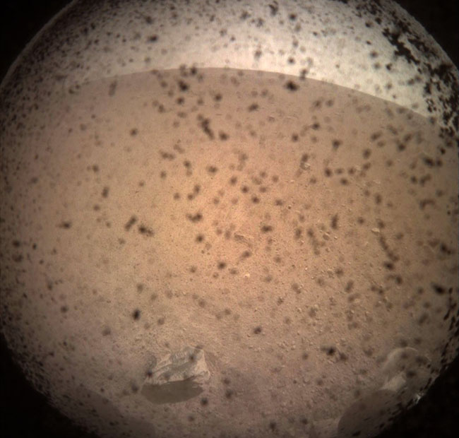 Аппарат NASA прислал первый снимок Марса