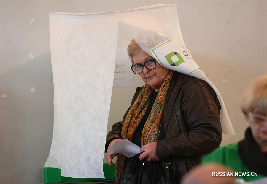 В Грузии проходит второй тур президентских выборов
