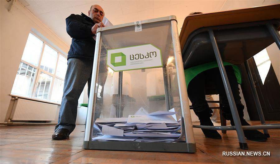 В Грузии проходит второй тур президентских выборов