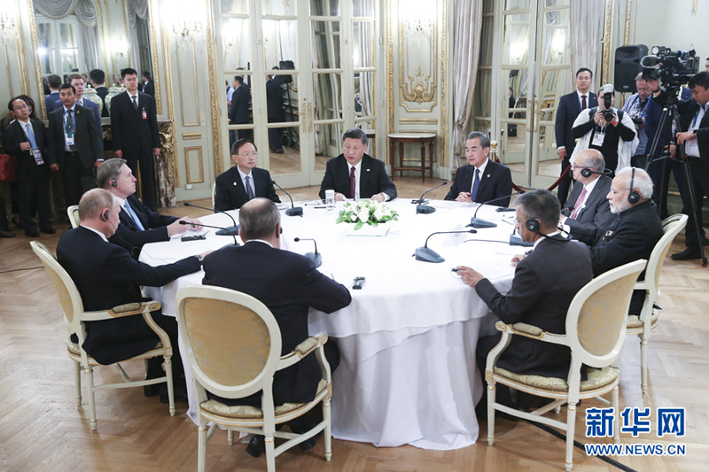 Лидеры КНР, РФ и Индии провели обмен мнениями по укреплению трехстороннего сотрудничества