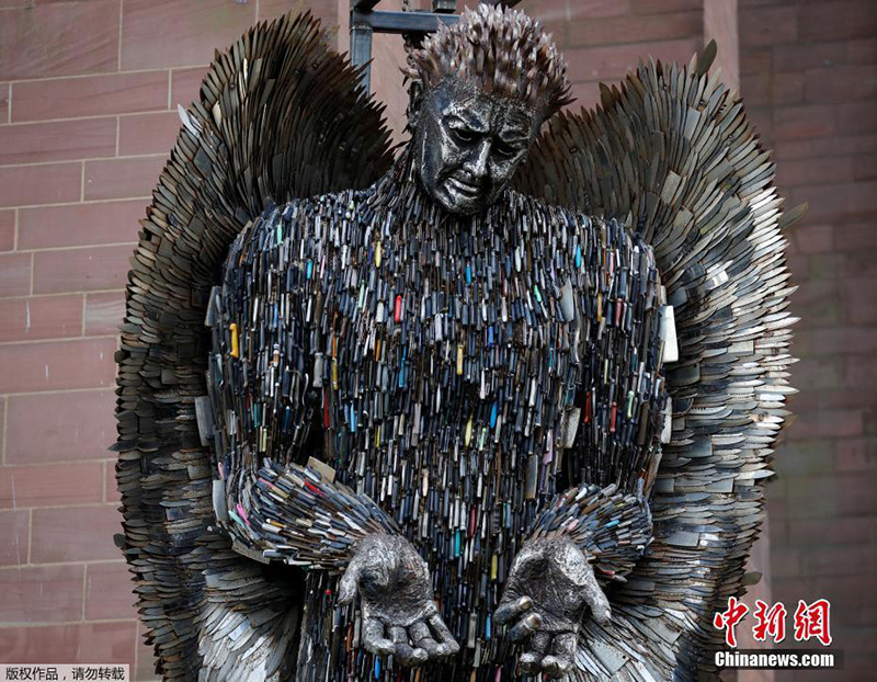 В Великобритании создана скульптура "Ангел из ножей"