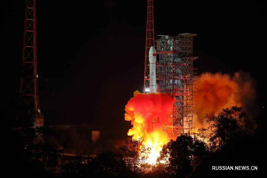 Китай успешно запустил лунный зонд "Чанъэ-4", который должен осуществить первую в истории человечества мягкую посадку на обратной стороне Луны