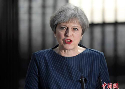 Тереза Мэй заручилась поддержкой большинства депутатов-консерваторов и остается премьером Великобритании