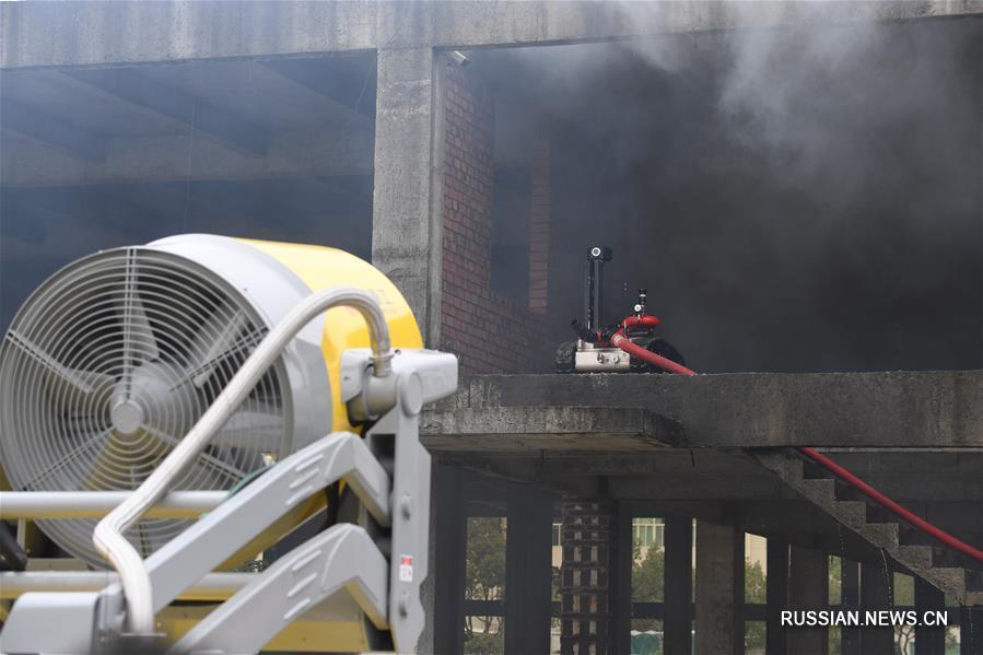 В провинции Фуцзянь была принята на пожарную службу самая большая партия роботов 