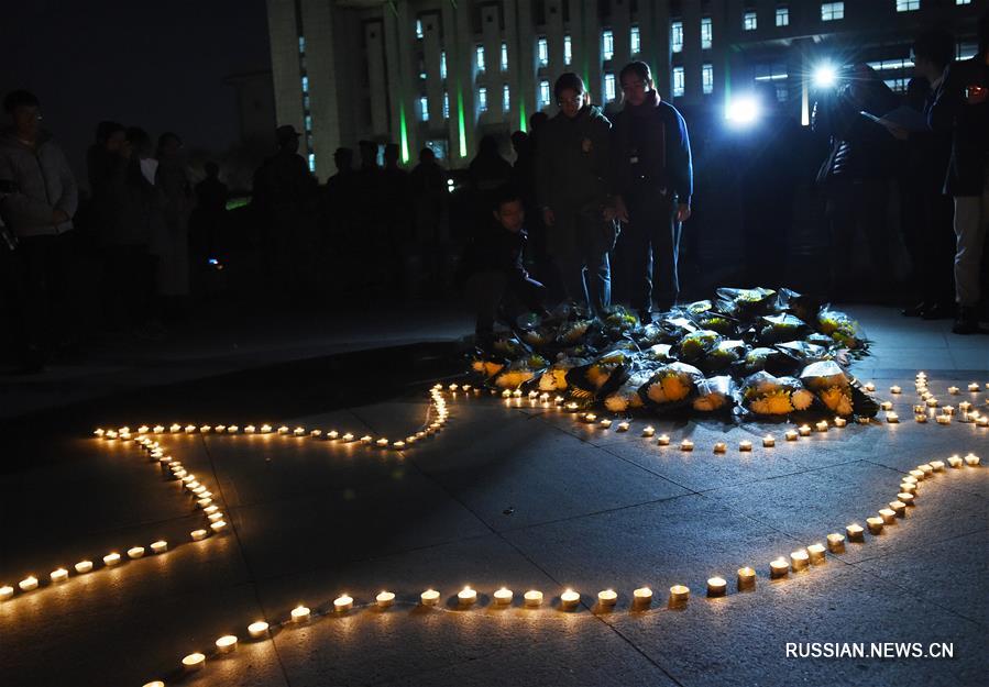 "Панихида зажженных свечей" в память о жертвах Нанкинской массовой резни 