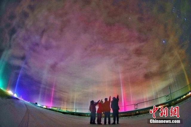 Завораживающие световые столбы в провинции Цинхай