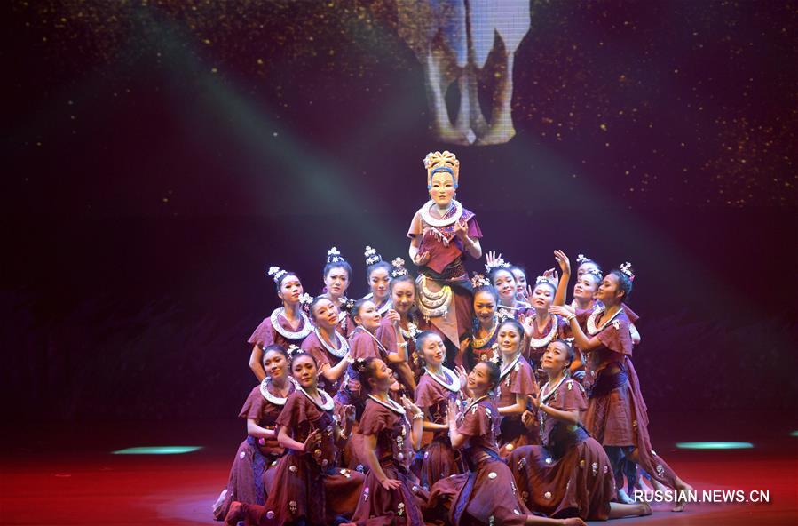 Премьера музыкального шоу "Исток мелодии драконова челна" прошла в провинции Хубэй