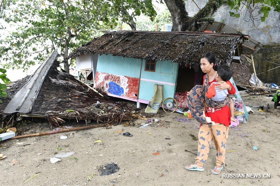 Число погибших в результате цунами в Индонезии возросло до 222 человек