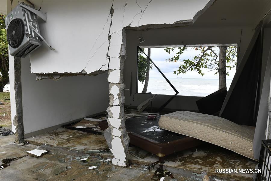 Число погибших в результате цунами в Индонезии возросло до 222 человек