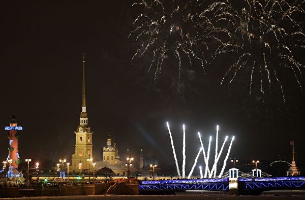 Салют во время празднования Нового года в Санкт-Петербурге.© РИА Новости / Александр Гальперин