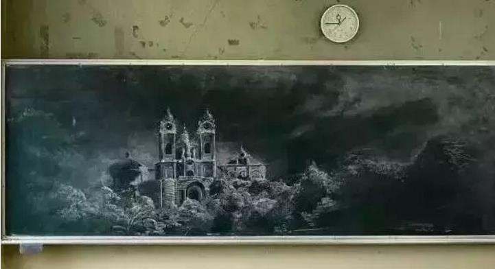 Китаянка создает удивительные рисунки на школьной доске