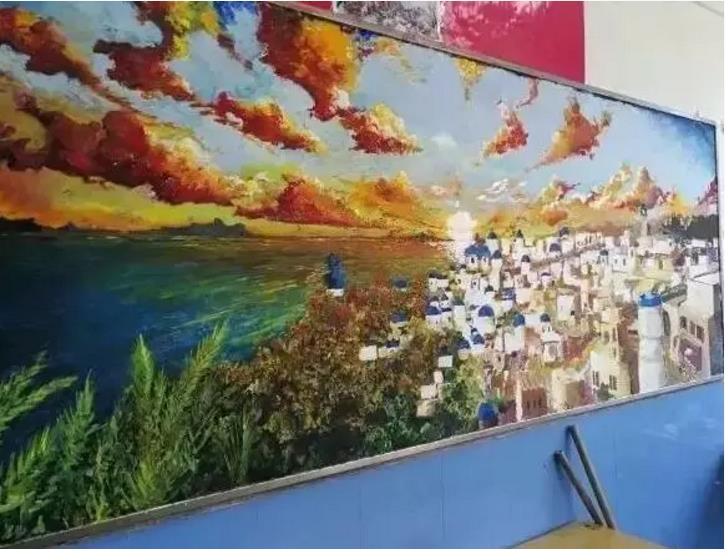Китаянка создает удивительные рисунки на школьной доске